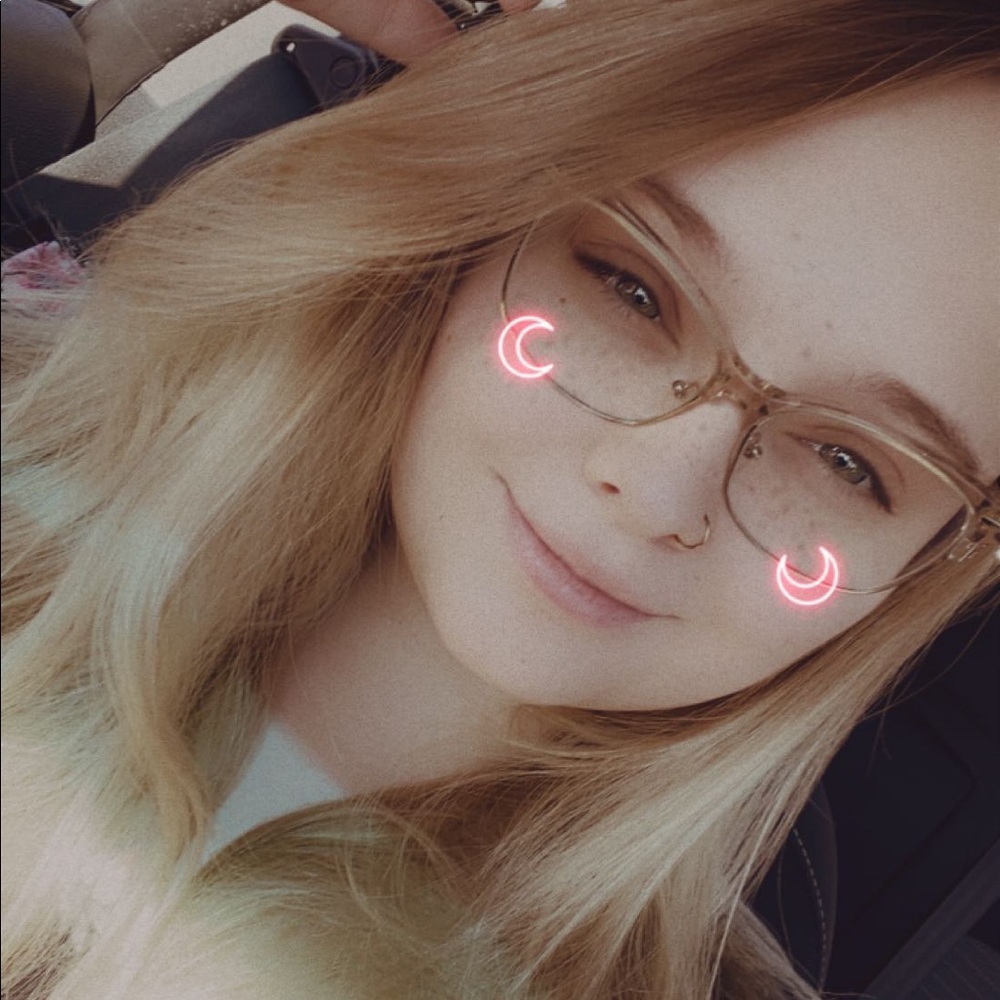 Meet your Posher, Ashley